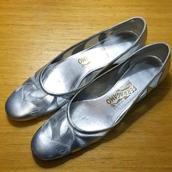 Salvatore Ferragamo Silver Mesh Flats Authentic - Picture 1 of 16